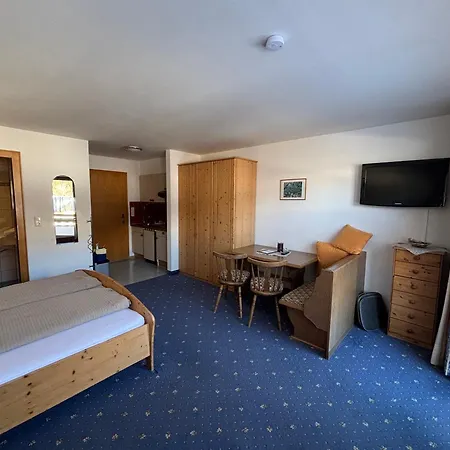 Gaestehaus Tauscher Am بيت ضيافة *